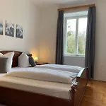 Zur Goldenen Krone 여관 에렌하우센